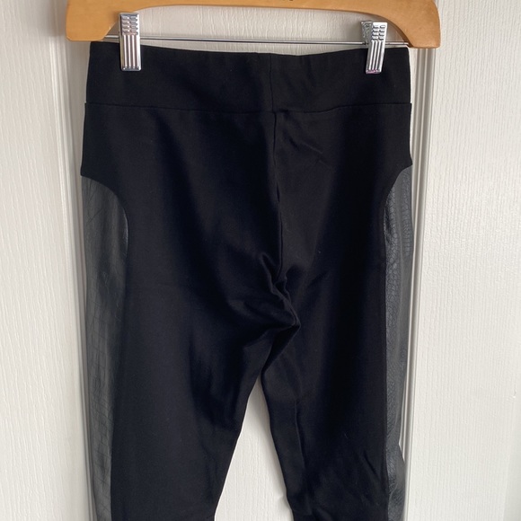 Kensie - Black Leggings with Faux Croc Leather Stripe - Picture 4 of 12